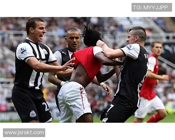 足球明星因视网膜脱落面临职业生涯危机球迷们的担忧与支持不断升温